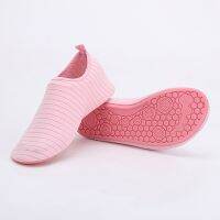 [Flying shoes]รองเท้าลุยน้ำสำหรับผู้ชายผู้หญิง,สีทึบใส่ว่ายน้ำฤดูร้อนถุงเท้าสำหรับชายหาดรองเท้าเดินริมทะเลสำหรับ2023