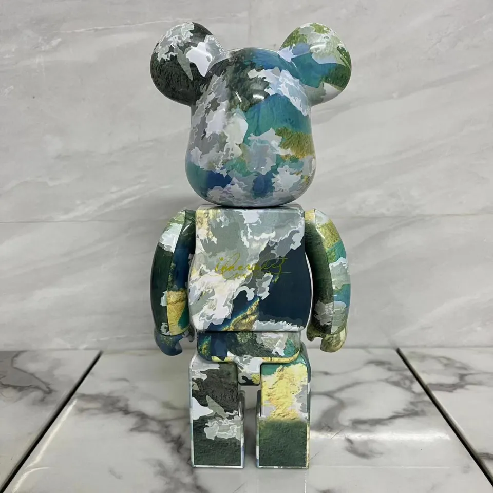 Mô hình gấu bearbrick nguy trang Bape hiện đại