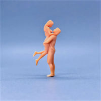 [ตลก NaiNaiKei]164 143 Scale รุ่นเรซิ่น Man กับแฟนแขนของเขา Unpainted Miniature Diorama Hand-Painted Action Figure Collection ของเล่น