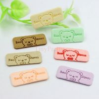 50pcs Soft Faux Leather Bear Tags Embossed Bear Gloves Label Tags for Baby Hats Gloves Socks Embellishment Stickers Labels