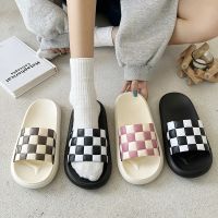 The new 2023 checkerboard trample shit feeling slippers female couples home bathroom soft bottom square wholesale