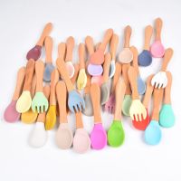 A pair of 2pcs baby feeding fork and spoon set infant eating tableware wooden handle silicone tip candy color kids cultery Bowl Fork Spoon Sets