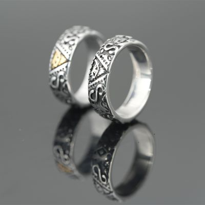 แหวนแหวนเฉพาะตัวแบบย้อนยุคสำหรับผู้ชายแหวนแหวนฮิปฮอปลวดลายมาโซนิกสีไม่ซีดทำจากเหล็กไทเทเนียม