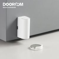 Dooroom ทองเหลืองประตูหยุดสีขาวสีดำหมัดฟรีหนักผู้ถือประตูแม่เหล็กที่มองไม่เห็นกันชนประตูจับ ~