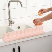 1pcs Splatter Screens Kitchen Tool Japanese Style Water Splash Sucker Sink Flaps Kitchen Accessiors Sink Wash Basin PVC Flaps