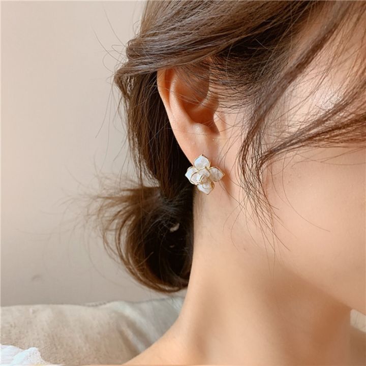 yf-korean-elegant-white-enamel-flower-clip-on-earring-for-women-simple-without-piercing-camellia-metal-earrings-statement-jewelry