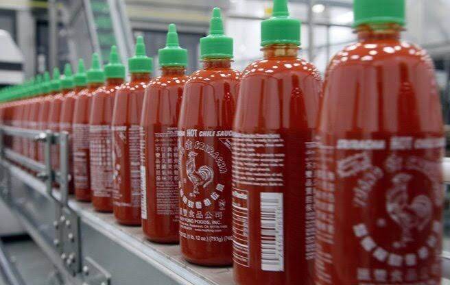 ซอสศรีราชาตราไก่-ขนาด-740-ml-keto-friendly-huy-fong-sriracha-hot-chili-sauce