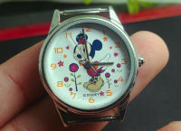 นาฬิกา Vintage มือสองญี่ปุ่น MICKY MOUSE ระบบ Quartz UNISEX ทรงกลม กรอบเงิน หน้าปัดการ์ตูน หน้าปัด 30มม. สายหนังใช้งานได้ปกติ สภาพดี ของแท้ ไม่กันน้ำ