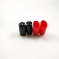 ฝาครอบพีวีซีสีดำและสีแดง Id1.5mm กับ Id30mm พร้อมสายเคเบิลสีต่างๆฝาปิดตัวฉีดน้ำมันเชื้อเพลิงหมวกกันน้ำฝาพีวีซีฝาเกลียว