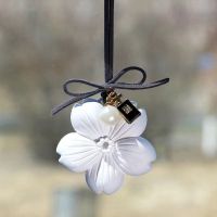 【cw】FinRu Scented Ceramic Flower Shaped Home Decoration Perfume Diffuser Hanging Car Accessories Air Freshener Aromatpy Stone ！