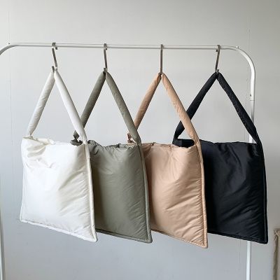 2022 Autumn Winter New Products Nylon Cotton-Filled Pillow Bag Large Capacity Soft One-Shoulder Down Underarm Tote