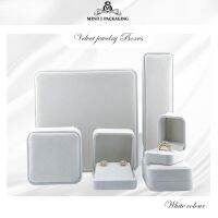 กล่องกำมะหยี่ Premium Jewelry Box สีขาว