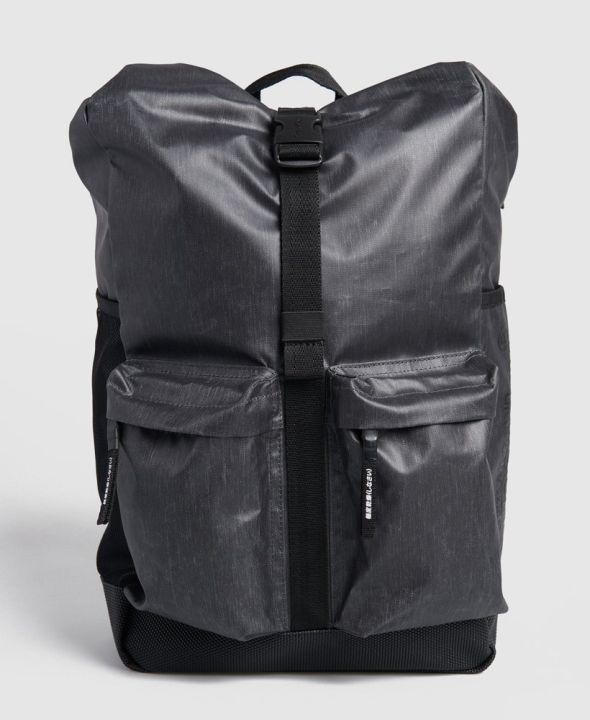 superdry-roll-top-tarp-backpack-กระเป๋าเป้สะพายหลัง-สำหรับผู้ชาย-คุณสมบัติป้องกันน้ำ