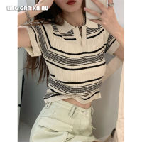 LING GAN KA NU Ins สั้น Leaky navel Top  ฤดูร้อนใหม่เกาหลีรุ่นเซ็กซี่ slim slim striped lapel ถักเสื้อยืดแขนสั้น