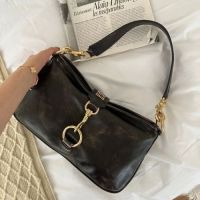 2023 MIUMIUˉSummer New Vintage Show Underarm Bag Handheld Premium Black Gold Spring Buckle Small Square Bag