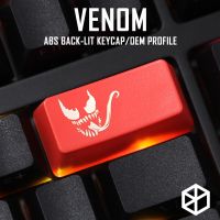 Keycaps รองเท้าฟุตบอลแปลกใหม่ ABS แกะสลัก,ส่องแสงผ่านซูเปอร์ฮีโร่สีดำสีแดงที่กำหนดเองคีย์บอร์ดแบบกลไก Backspace