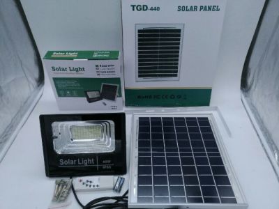 **พร้อมส่ง**Solar light 40W(แสงสีขาว)ไฟโซล่าเซลล์ โคมไฟสปอร์ตไลท์ ไฟสนาม ไฟLED โคมไฟถนนสว่างถึงเช้า พร้อมรีโมทควบคุม