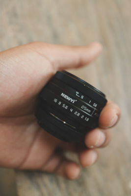 ขายเลนส์ละลาย Newyi 25mm F1.8 C Mount For pentax Q Mirrorless พร้อมของเเถมพรีเมี่ยมอย่างดี 8 อย่าง