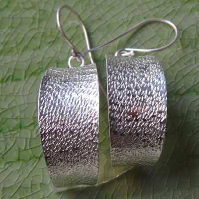 very nice earrings pure silver Thai Karen hill tribe  ลวดลายสวยงามไทยตำหูเงินกระเหรี่ยงทำจากมือชาวเขางานฝีมือสวยของฝากที่มีคุณค่าของฝากถูกใจ มีคุณค่า