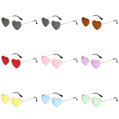 แว่นกันแดดสีลูกอม UV400เฉดแว่นตากันแดดผู้หญิงแว่นตาโพลาไรซ์โลหะรูปหัวใจ