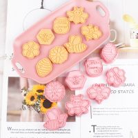 8Pcs Bee Honeycomb Cookie Cutter 3D Cartoon Animal Pressable Biscuit Embosser Mold Cookie Stamp DIY Fondant Cake Decorating Tool Bread Cake  Cookie Ac