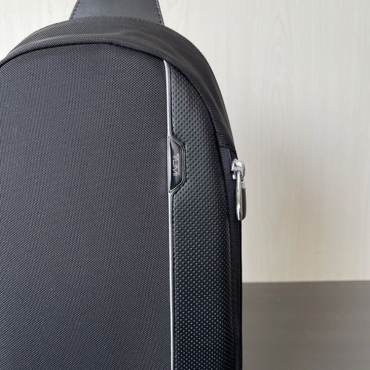 25503010-tui-มาถึง-series-ลำลองธุรกิจกระเป๋าเป้สีทึบกระเป๋าคาดหน้าอกของผู้ชายสำหรับการเดินทาง