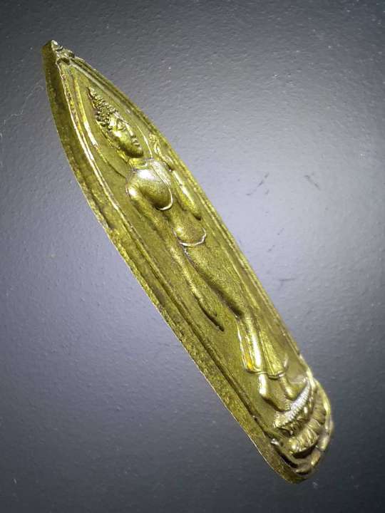 เหรียญพระลีลา-พระพุทธมหาธรรมราชาลิไท-ที่ระลึกในงานหล่อพระพุทธรูปปางลีลา-ปี-2547-เนื้อทองฝาบาตร