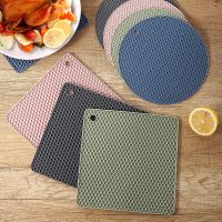 1PCS Silicone Honeycomb Placemat Silicone Heat-Resistant Table Mat Round And Square Coaster Non-Slip Kitchen Pot Bowl Mat