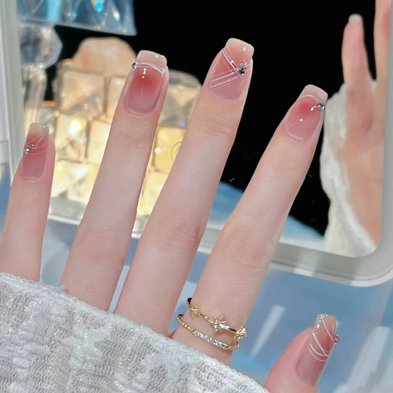 15 mẫu móng tay nail đính đá đẹp cho nàng dự tiệc - Kênh Thông Tin  Thegioidepplus.com