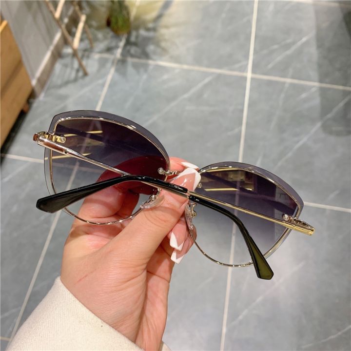 rimless-clip-oval-sun-glasses-for-women-luxury-oversized-retro-vintage-designer-women-sunglasses-car-driving-outside-shades