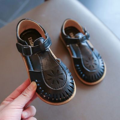 Girls Sandals 2023 New Childrens Hollow Soft Sole Shoes Carved Fashion Princess Shoes Beach Shoes Hot Cut-outs Princess