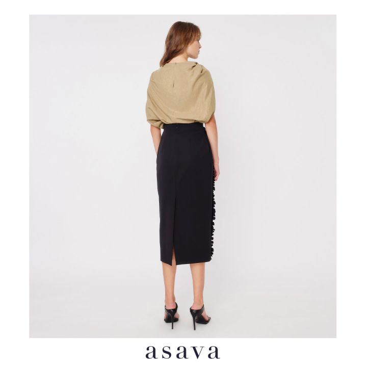 asava-ss23-asava-signature-ruffle-skirt-กระโปรง-ทรงสอบ-แต่งระบายด้านหน้า-ซิปหลัง