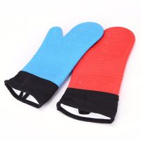 Silicone Insulating Gloves  Heat Resistant Easy Clean Gloves  Oven Microwave Gloves for Cooking  Baking and Grilling Potholders  Mitts   Cozies