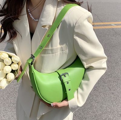 Han edition small handbag design bag in the summer of 2022 the new fashion single shoulder bag portable crescent bales texture axillary