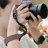 สายรัดข้อมือหนังแท้แบบปลดเร็วสายรัดข้อมือรูปกล้อง SLR Canon สายคล้องสร้อยข้อมือเส้นเล็กนิคอนสายเดี่ยว