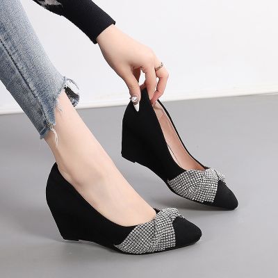 The spring and autumn period and the new wedge thick with pointed mouth shallow single shoes since with diamond bow fashion party shoes