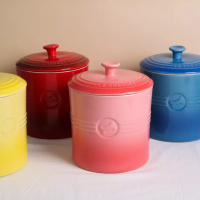 ฝรั่งเศส Le Creuset สีเย็นถังเก็บอาหารสัตว์เลี้ยงด้วยพลั่วแมวอาหารสุนัขอาหารความชื้นหลักฐานอุปกรณ์สัตว์เลี้ยง