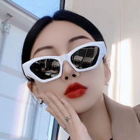 Roselife แว่นตากันแดดแฟชั่นสําหรับสตรีทรง Cat Eye 3 D วินเทจ