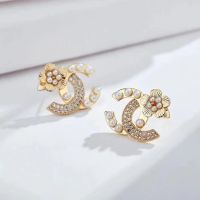 Fashion earrings ต่างหูเงินแท้925 ต่างหูชาแนลฝังเพชรและมุกประดับด้วยดอกไม้ (พร้อมกล่อง)