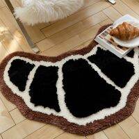 Croissant พรม Tufted Bread Mat พรมไม่สม่ำเสมอ INS สไตล์ Cozy Room Fluffy Soft Absorbent Slip-Resistant พรมปูพื้น75x80CM