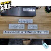 ต่อ 1 ชิ้น โลโก้สติกเกอร์ เรซิ่น จี๊ป แกรนด์ เชอโรกี ติดรถ สีเงิน Jeep Grand Cherokee 4x4 V8 sticker silver logo