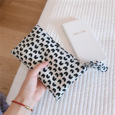 【CC】 Small Floral Women  39;s  Cotton Fabric Make Up Organizer Cases Coin Purse Sanitary Storage