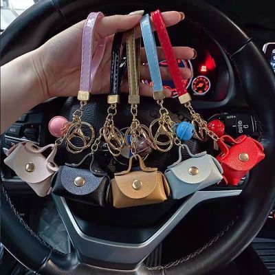 Net red creative couple keychain pendant a pair of cute pendant cartoon car key chain men and women backpack ornaments