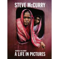 สั่งเลย !! หนังสือภาษาอังกฤษ STEVE MCCURRY: A LIFE IN PICTURES มือหนึ่ง