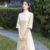 Jodie จีนแบบดั้งเดิมชุดผู้หญิง Vintage Cheongsam Slim Elegant ยาว Beige สดปรับปรุง QiPao