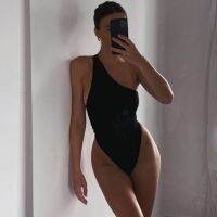 【TAKU Swimsuit】 2022ฤดูร้อน Yiiciovy ชุดว่ายน้ำโมโนกินิแบบเปิดหลังสีดำล้วน/สีขาว Pakaian Renang Sexy ชุดบอดี้สูทชายหาดเปิดไหล่ข้างเดียวชุดอาบน้ำ