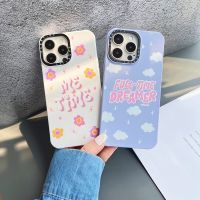 Casetify เคสโทรศัพท์ ซิลิโคนนุ่ม ผิวด้าน กันกระแทก สี่มุม ลายดอกไม้เล็กๆ และเมฆขาว สําหรับ iPhone 14 13 12 11 Pro MAX IX XS MAX XR 6 7 8 Plus