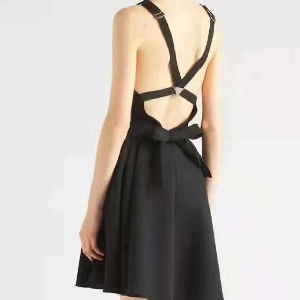 ชุด Prada 22SS สามเหลี่ยมข้าม Suspenders เปลือยผู้หญิงอารมณ์เซ็กซี่