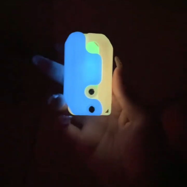 มีดแรงโน้มถ่วงเรืองแสงพิมพ์ลาย3d-ของเล่นบีบอัดหัวไชเท้าขนาดเล็กเรืองแสงในความมืด