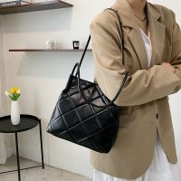 [COD] sense rhombus casual commuting armpit large bag womens autumn and winter 2021 new trendy shoulder capacity